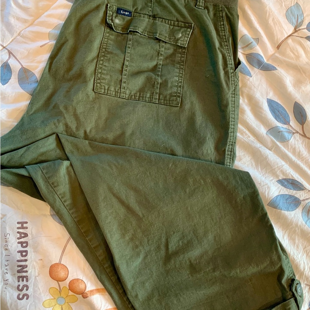 Crop, loose fit cargo chinos